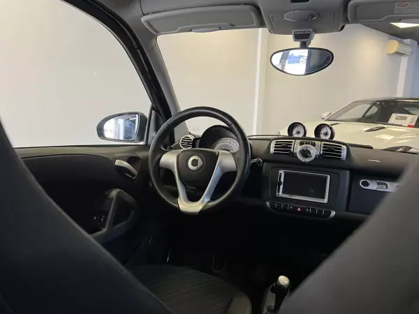 Smart ForTwo Coupé 2013 - 7990 EUR, 165000 km - AUTO.MOTO.pt - 165000km - foto 15 de 47