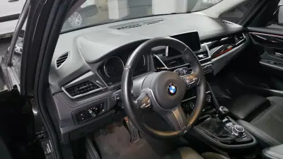 BMW 218 Gran Tourer 2018 — foto 6 de 56