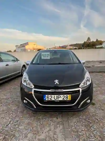 Peugeot 208 2018 - 9490 EUR, 66000 km - AUTO.MOTO.pt - 66000km - foto 1 de 8