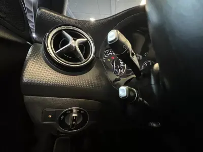 Mercedes-Benz A 180 2013 - 12990 EUR, 180000 km - AUTO.MOTO.pt - 180000km - foto 33 de 36