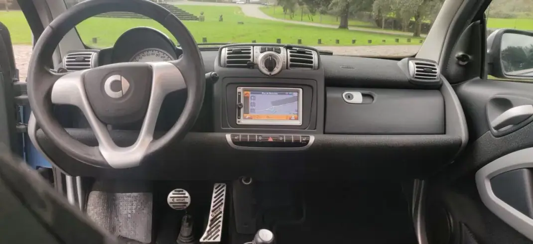 Smart Fortwo Cabrio 2010 - 6990 EUR, 155500 km - AUTO.MOTO.pt - 155500km - foto 22 de 37