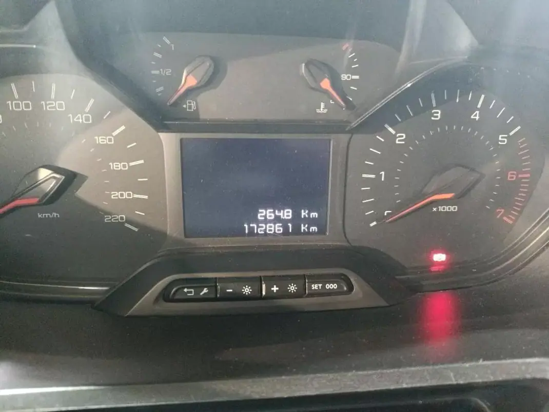 Peugeot PARTNER 1.6 BlueHDi L1 Pro 2019 - 11500 EUR, 172861 km - AUTO.MOTO.pt - 172861km - foto 2 de 11