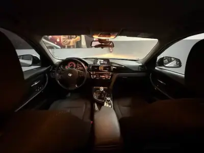 BMW 318 2015 - 12250 EUR, 254090 km - AUTO.MOTO.pt - 254090km - foto 10 de 16