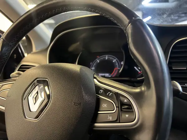 Renault Mégane Sport Tourer 2016 - 13990 EUR, 115000 km - AUTO.MOTO.pt - 115000km - foto 42 de 57