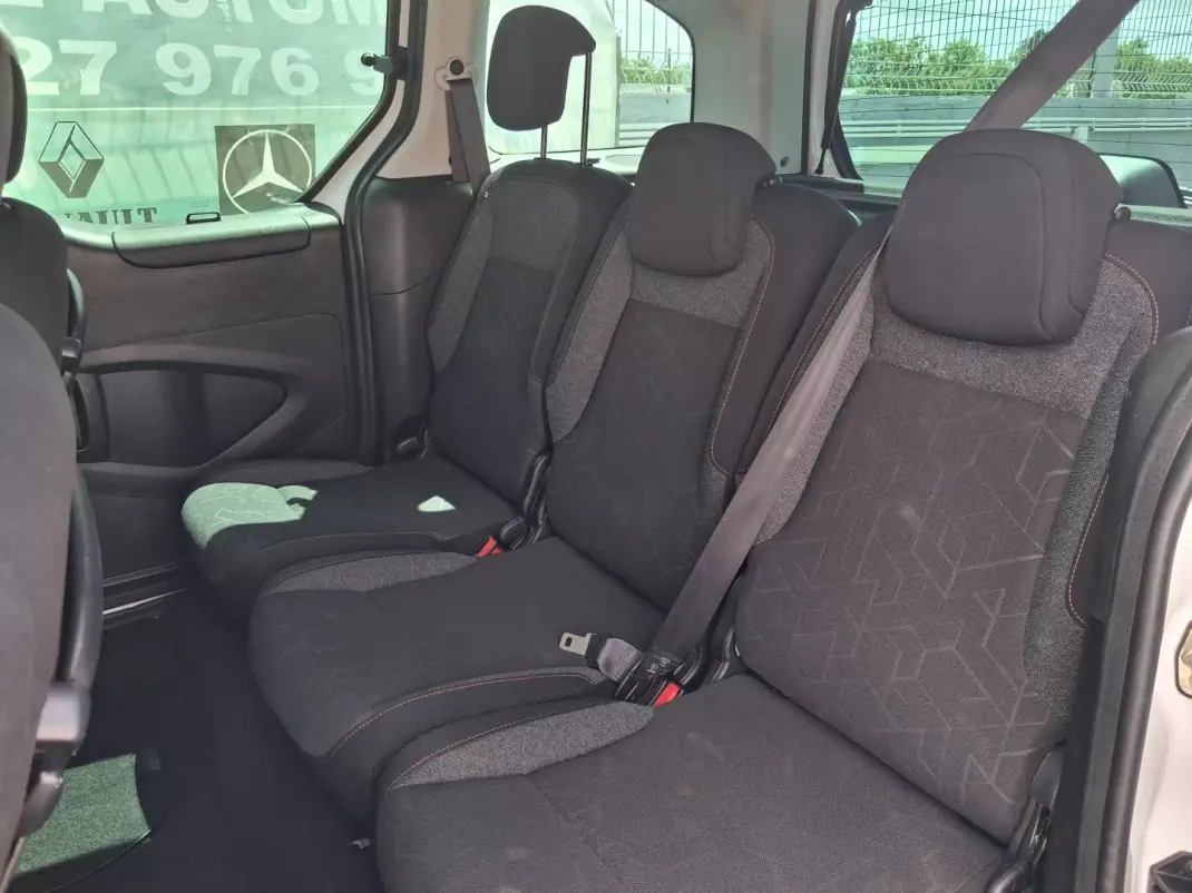 Peugeot Partner 2017 - 10800 EUR, 105000 km - AUTO.MOTO.pt - 105000km - foto 6 de 14