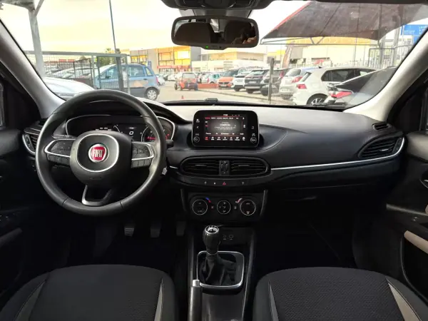 Fiat Tipo Station Wagon 2016 - 9950 EUR, 131000 km - AUTO.MOTO.pt - 131000km - foto 5 de 16