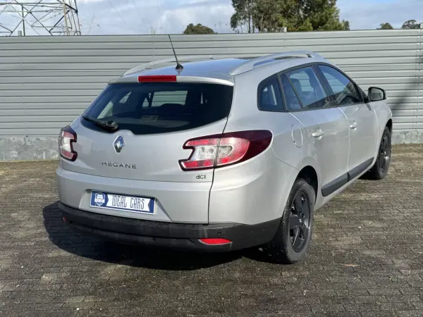 Renault Mégane Break 2011 - 7950 EUR, 226000 km - AUTO.MOTO.pt - 226000km - foto 5 de 6