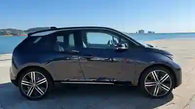 BMW i3 2020 - 16500 EUR, 101000 km - 101000km - foto 4 de 11