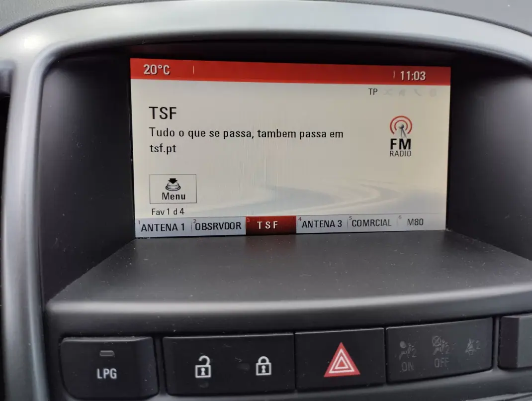 Opel Astra 2015 - 8950 EUR, 190000 km - AUTO.MOTO.pt - 190000km - foto 23 de 31
