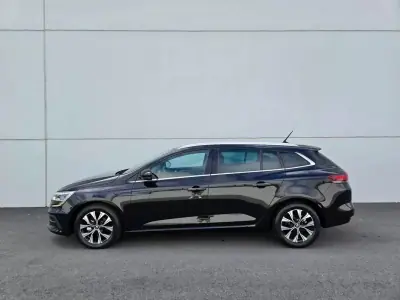 Renault Mégane 2021 - 15400 EUR, 63000 km - AUTO.MOTO.pt - 63000km - foto 4 de 29