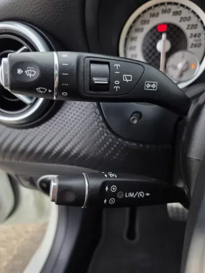 Mercedes-Benz A 180 2015 - 17990 EUR, 137000 km - AUTO.MOTO.pt - 137000km - foto 30 de 36
