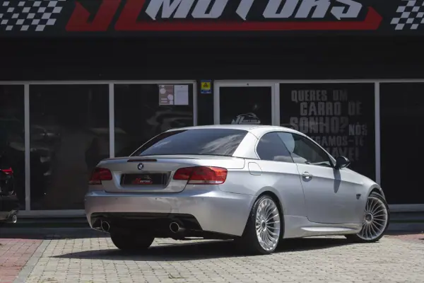 BMW 320 2009 - 15900 EUR, 260000 km - AUTO.MOTO.pt - 260000km - foto 22 de 31