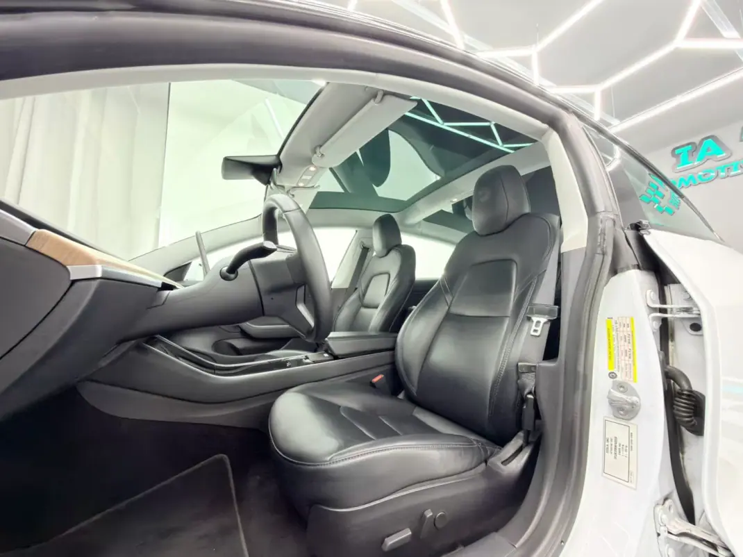 Tesla Model 3 2019 - 22750 EUR, 159999 km - AUTO.MOTO.pt - 159999km - foto 20 de 23