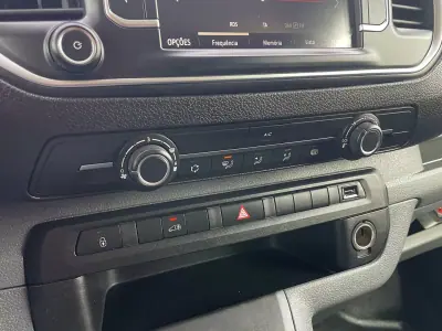 Opel COMBO 2022 - 17450 EUR, 123000 km - AUTO.MOTO.pt - 123000km - foto 33 de 37