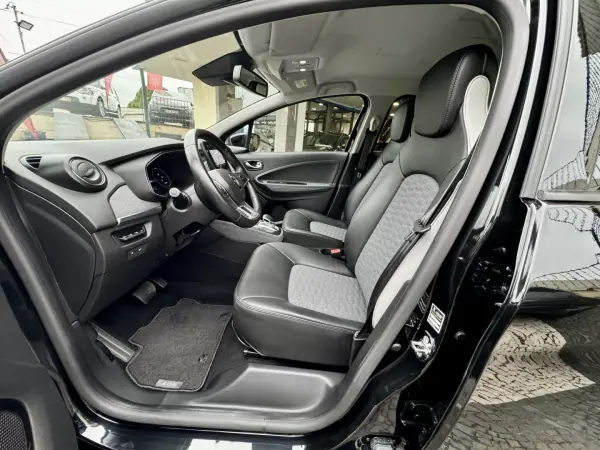 Renault Zoe 2020 - 25500 EUR, 30800 km - AUTO.MOTO.pt - 30800km - foto 4 de 34