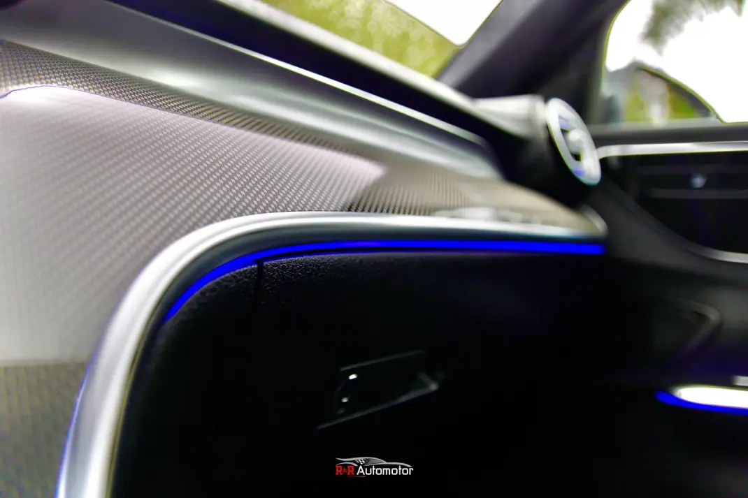 Mercedes-Benz C 300 2022 - 43500 EUR, 65000 km - AUTO.MOTO.pt - 65000km - foto 37 de 47