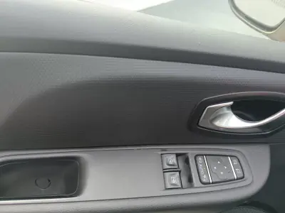 Renault Clio 2017 - 10900 EUR, 135702 km - AUTO.MOTO.pt - 135702km - foto 9 de 22
