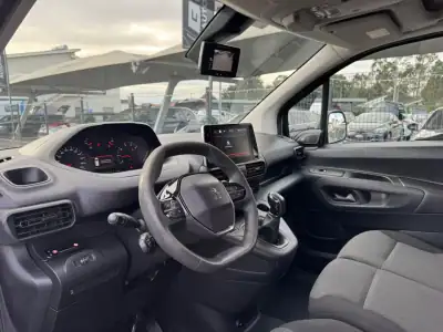 Peugeot PARTNER GIRAFON 2019 - 13990 EUR, 150000 km - AUTO.MOTO.pt - 150000km - foto 14 de 39