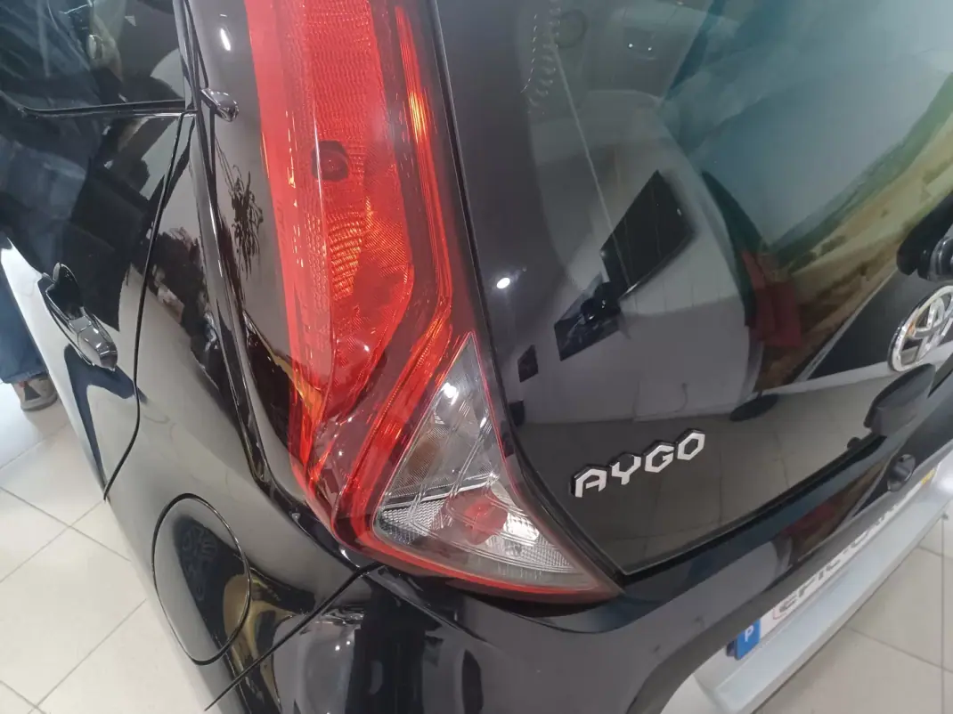 Toyota Aygo 2019 - 11890 EUR, 84853 km - AUTO.MOTO.pt - 84853km - foto 24 de 27