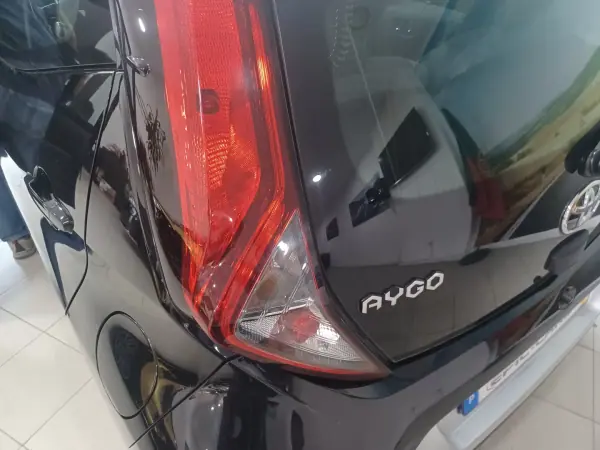 Toyota Aygo 2019 - 10890 EUR, 84853 km - AUTO.MOTO.pt - 84853km - foto 24 de 27