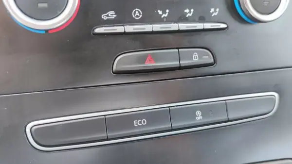 Renault Scénic 2017 - 12590 EUR, 176302 km - 176302km - foto 8 de 22