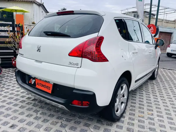 Peugeot 3008 2010 - 9950 EUR, 137547 km - AUTO.MOTO.pt - 137547km - foto 7 de 12