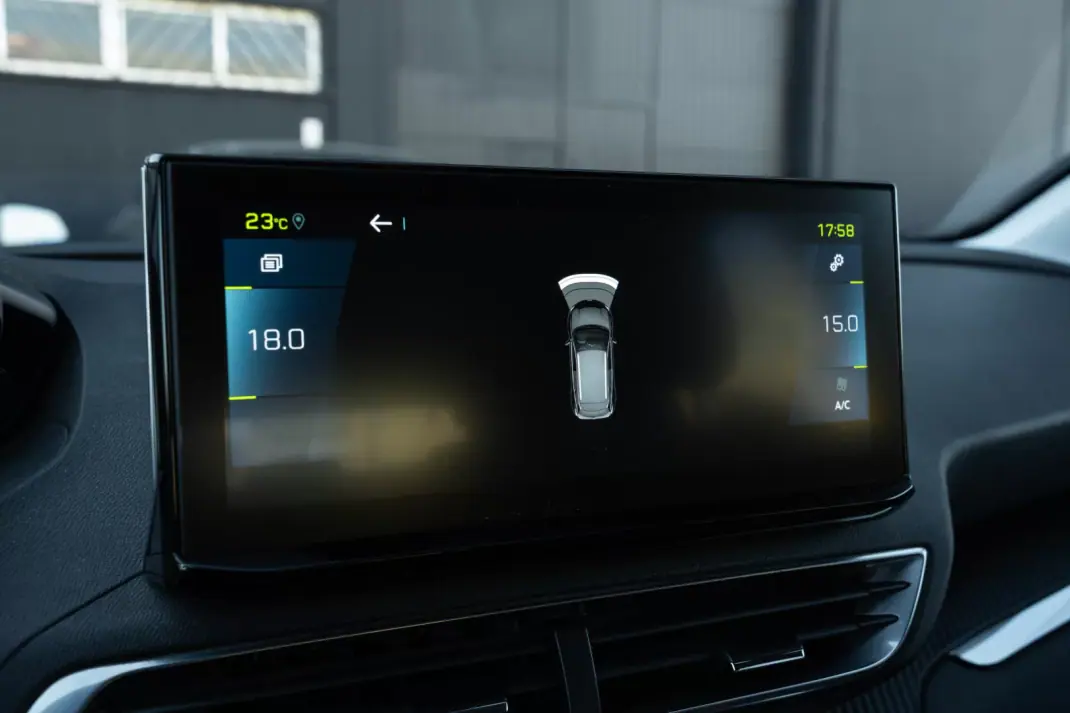 Peugeot 3008 2021 - 21999 EUR, 145559 km - 145559km - foto 12 de 28