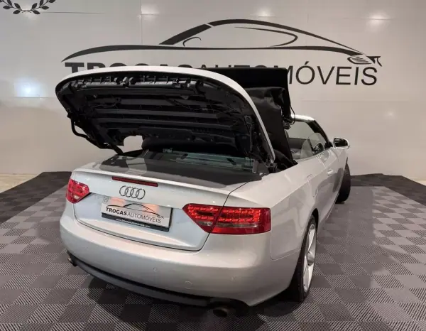Audi A5 Cabrio 2009 - 15900 EUR, 186000 km - AUTO.MOTO.pt - 186000km - foto 3 de 45