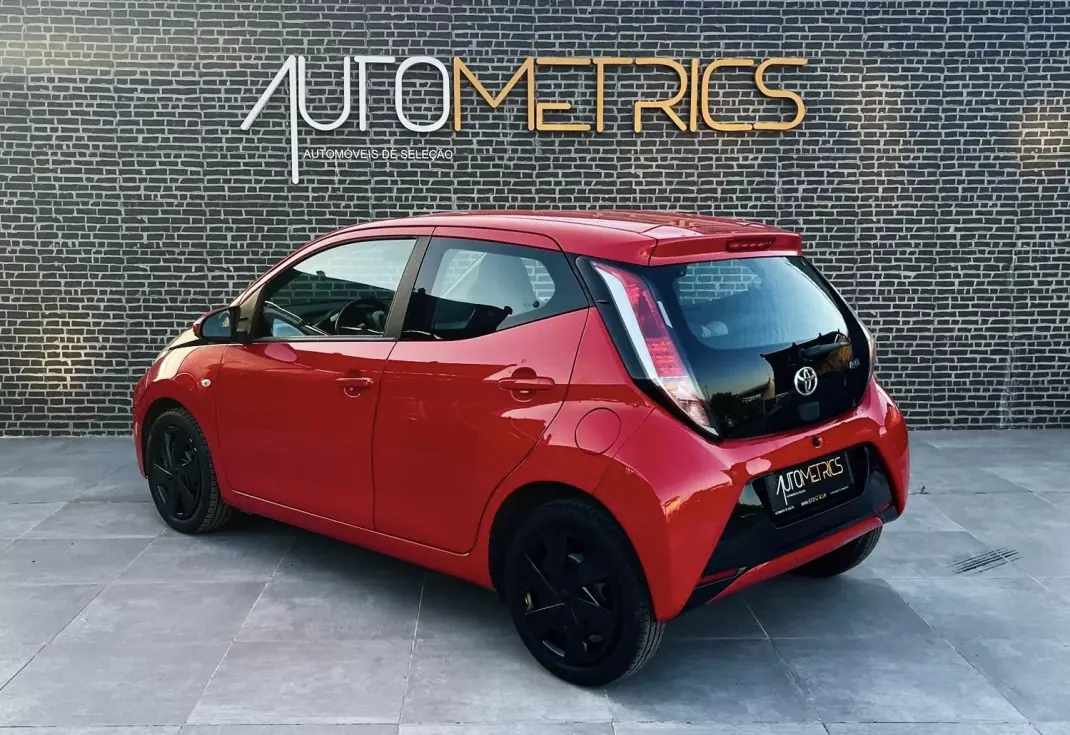 Toyota Aygo 2016 - 8500 EUR, 190000 km - AUTO.MOTO.pt - 190000km - foto 8 de 16