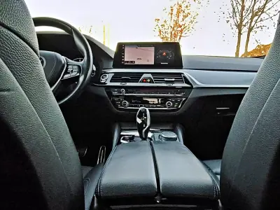 BMW 530 2019 - 24800 EUR, 184729 km - AUTO.MOTO.pt - 184729km - foto 16 de 37