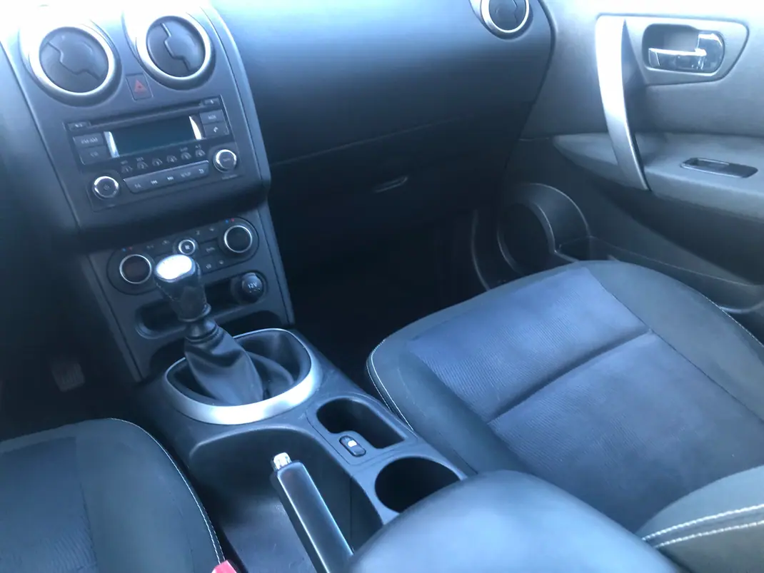 Nissan Qashqai 2012 - 7500 EUR, 253000 km - AUTO.MOTO.pt - 253000km - foto 8 de 10