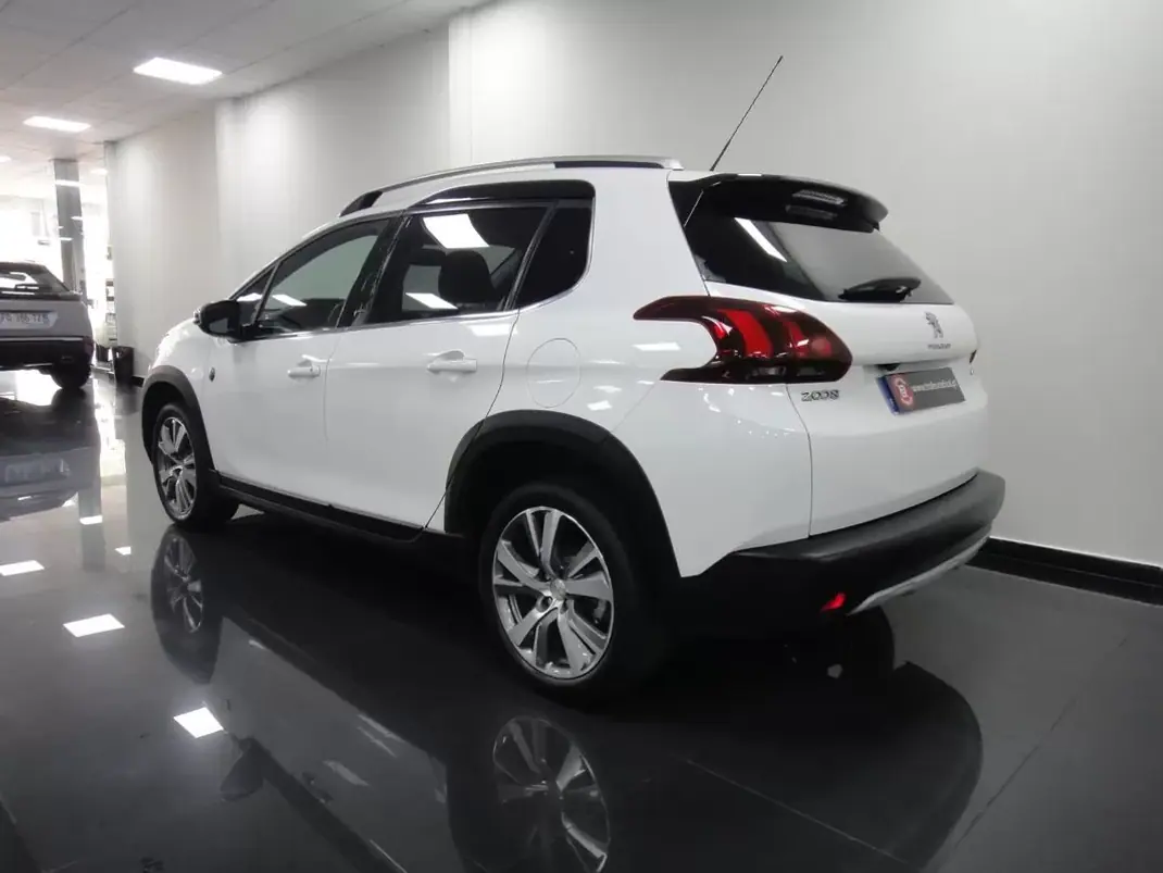 Peugeot 2008 2019 - 11250 EUR, 90000 km - AUTO.MOTO.pt - 90000km - foto 6 de 32