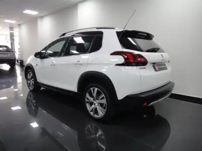 Peugeot 2008 2019 - 11250 EUR, 90000 km - AUTO.MOTO.pt - 90000km - foto 6 de 32