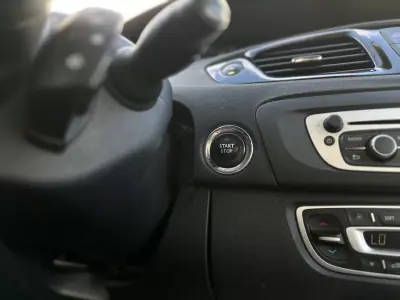 Renault Grand Scénic 2015 - 7990 EUR, 242000 km - AUTO.MOTO.pt - 242000km - foto 39 de 42