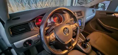 Volkswagen Jetta 2017 - 8990 EUR, 260000 km - AUTO.MOTO.pt - 260000km - foto 50 de 56