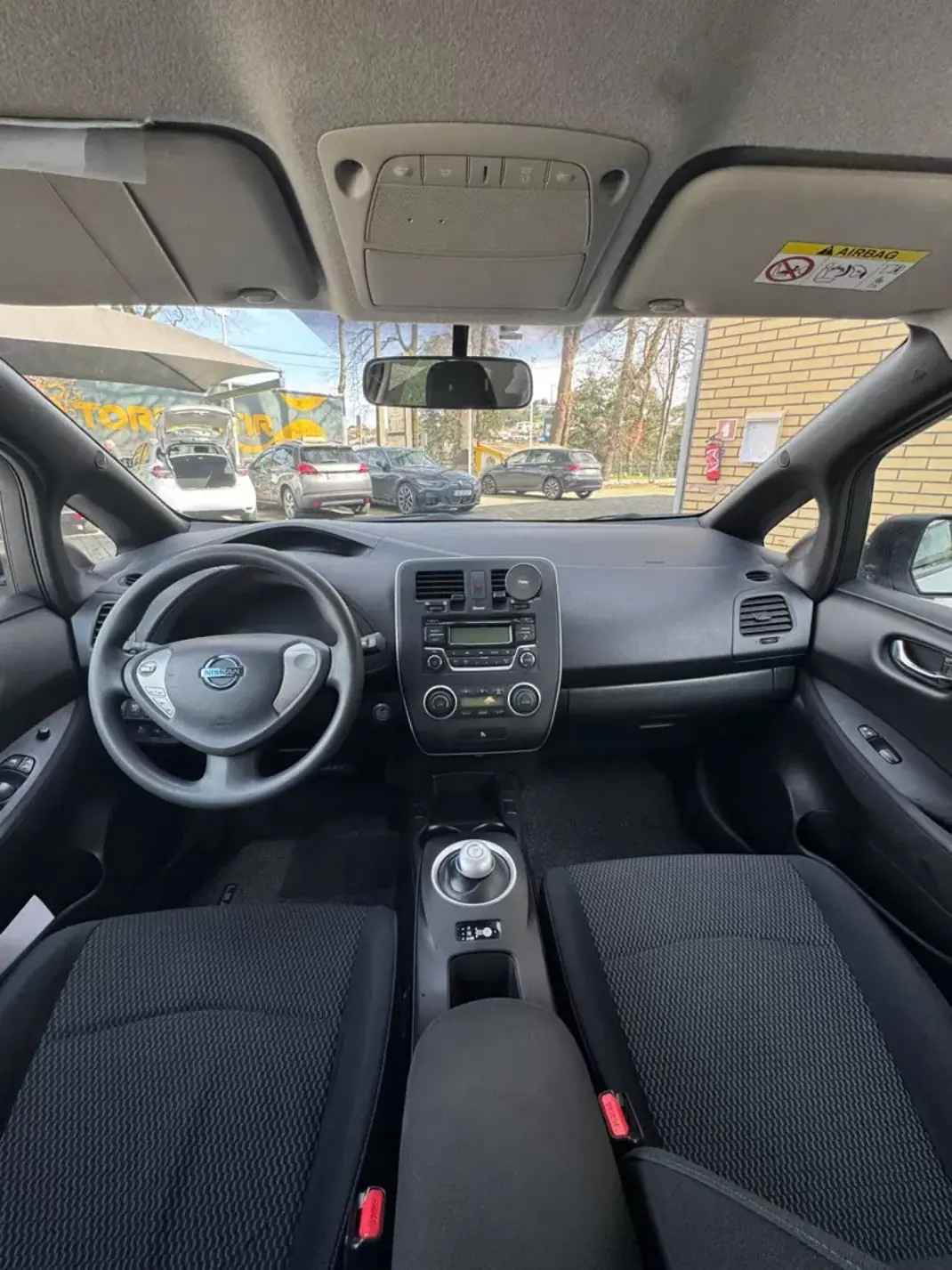 Nissan Leaf 2017 - 7900 EUR, 117534 km - AUTO.MOTO.pt - 117534km - foto 14 de 15