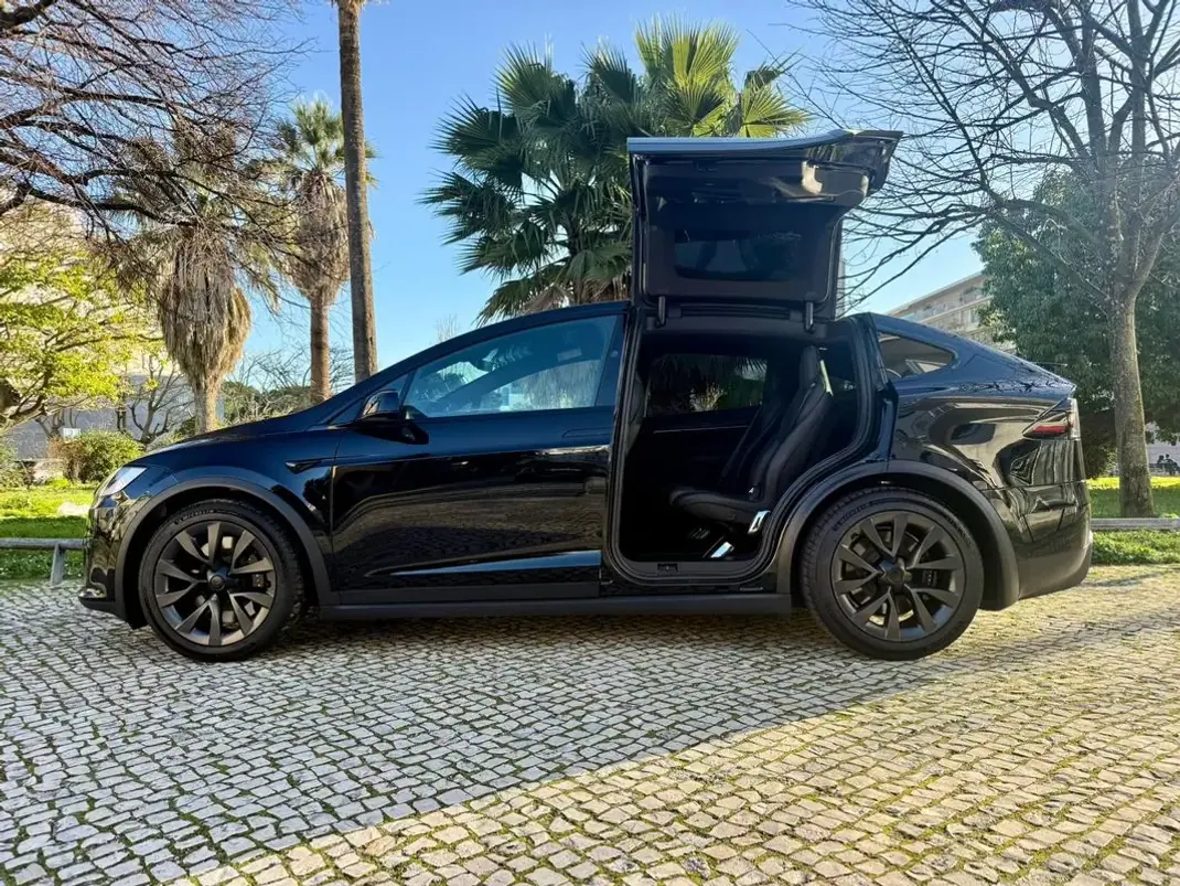 Tesla Model X 2023 - 81890 EUR, 49000 km - AUTO.MOTO.pt - 49000km - foto 17 de 47