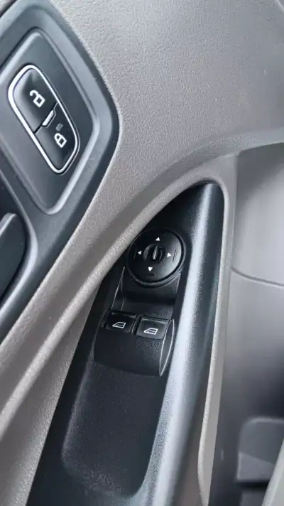 Ford Transit Connect 2018 - 12300 EUR, 207321 km - AUTO.MOTO.pt - 207321km - foto 7 de 21