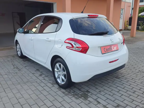 Peugeot 208 2012 - 7990 EUR, 102690 km - AUTO.MOTO.pt - 102690km - foto 6 de 8