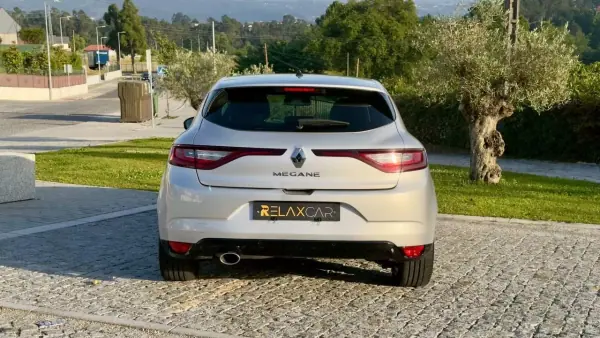 Renault Mégane 2019 - 14999 EUR, 99500 km - AUTO.MOTO.pt - 99500km - foto 5 de 20