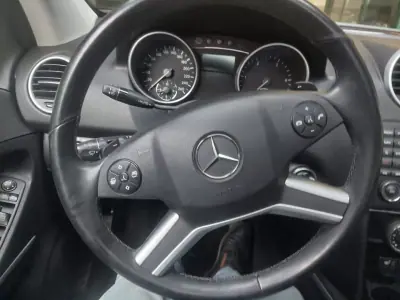 Mercedes-Benz ML 350 2010 - 15900 EUR, 220100 km - AUTO.MOTO.pt - 220100km - foto 9 de 18