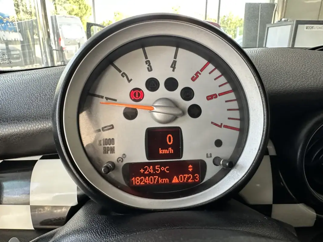 MINI 3 Portas 2008 - 9390 EUR, 182407 km - 182407km - foto 33 de 38