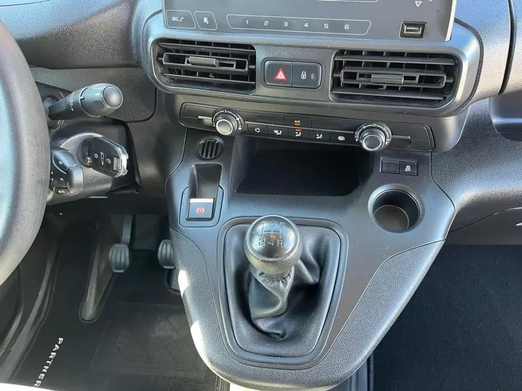 Peugeot 2019 - 12300 EUR, 92000 km - AUTO.MOTO.pt - 92000km - foto 13 de 19