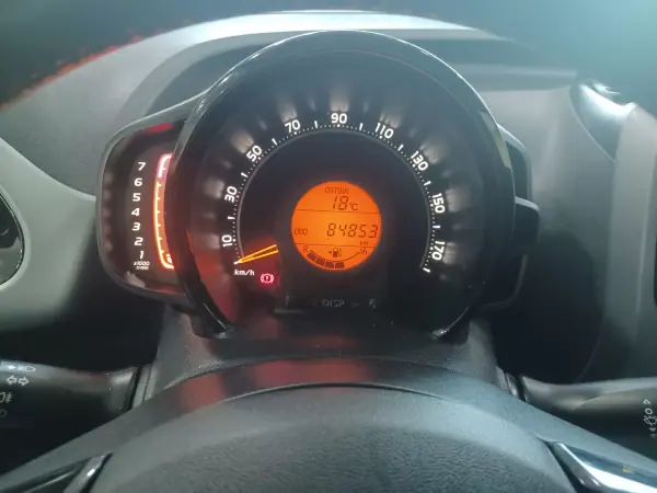 Toyota Aygo 2019 - 10890 EUR, 84853 km - AUTO.MOTO.pt - 84853km - foto 12 de 27