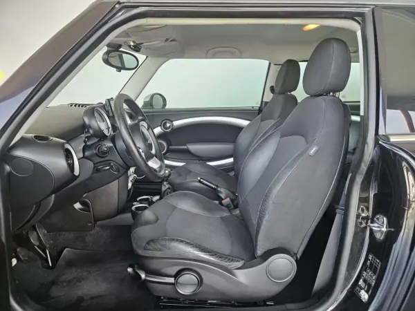 MINI Clubman 2010 - 4950 EUR, 298000 km - AUTO.MOTO.pt - 298000km - foto 4 de 7