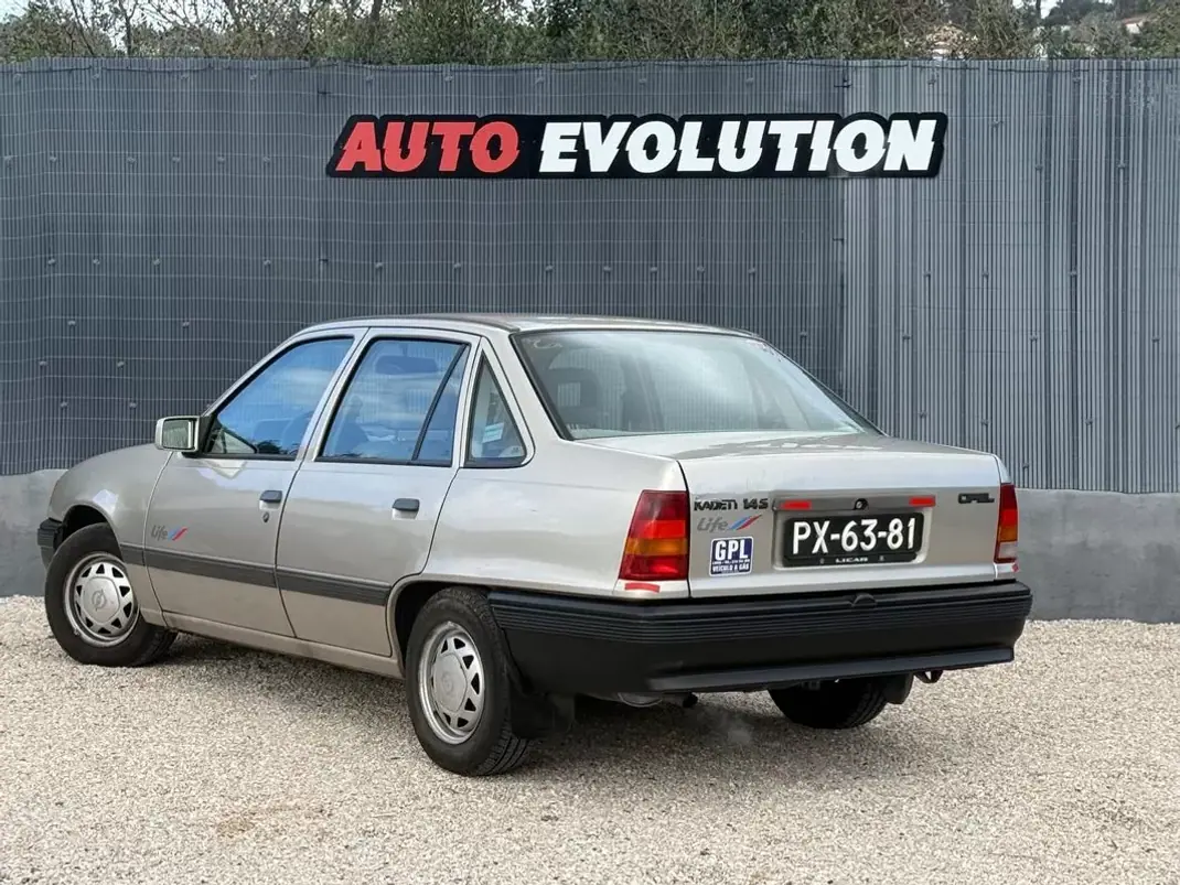Opel Kadett 1991 - 1950 EUR, 48000 km - AUTO.MOTO.pt - 48000km - foto 6 de 15