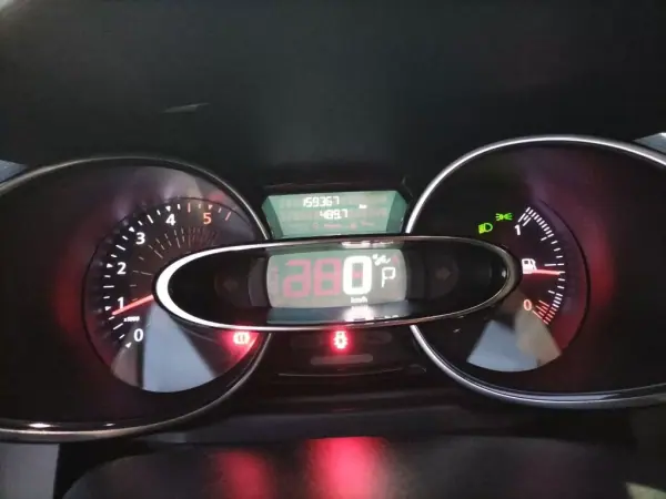 Renault Clio Sport Tourer 2017 - 14750 EUR, 159000 km - 159000km - foto 12 de 12