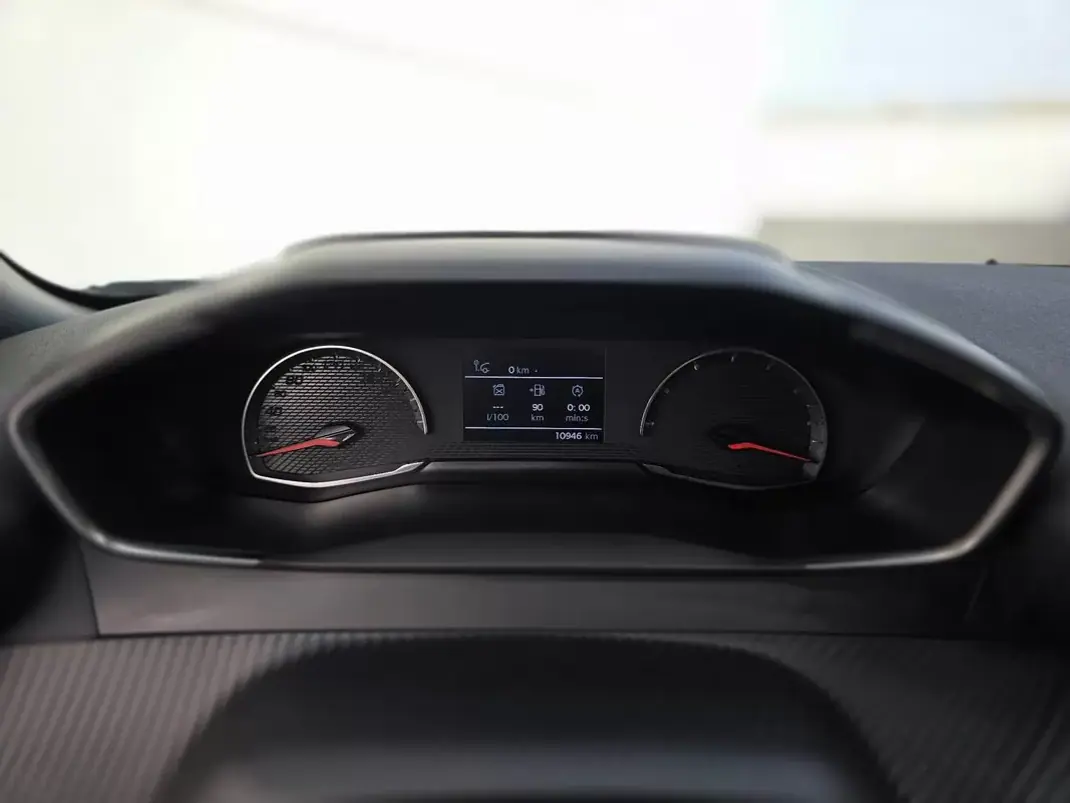 Peugeot 2008 2024 - 18500 EUR, 10965 km - AUTO.MOTO.pt - 10965km - foto 18 de 34