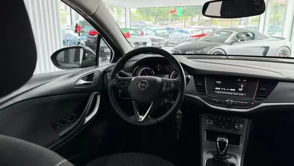 Opel Astra Sports Tourer 2019 - 10750 EUR, 156084 km - AUTO.MOTO.pt - 156084km - foto 12 de 26