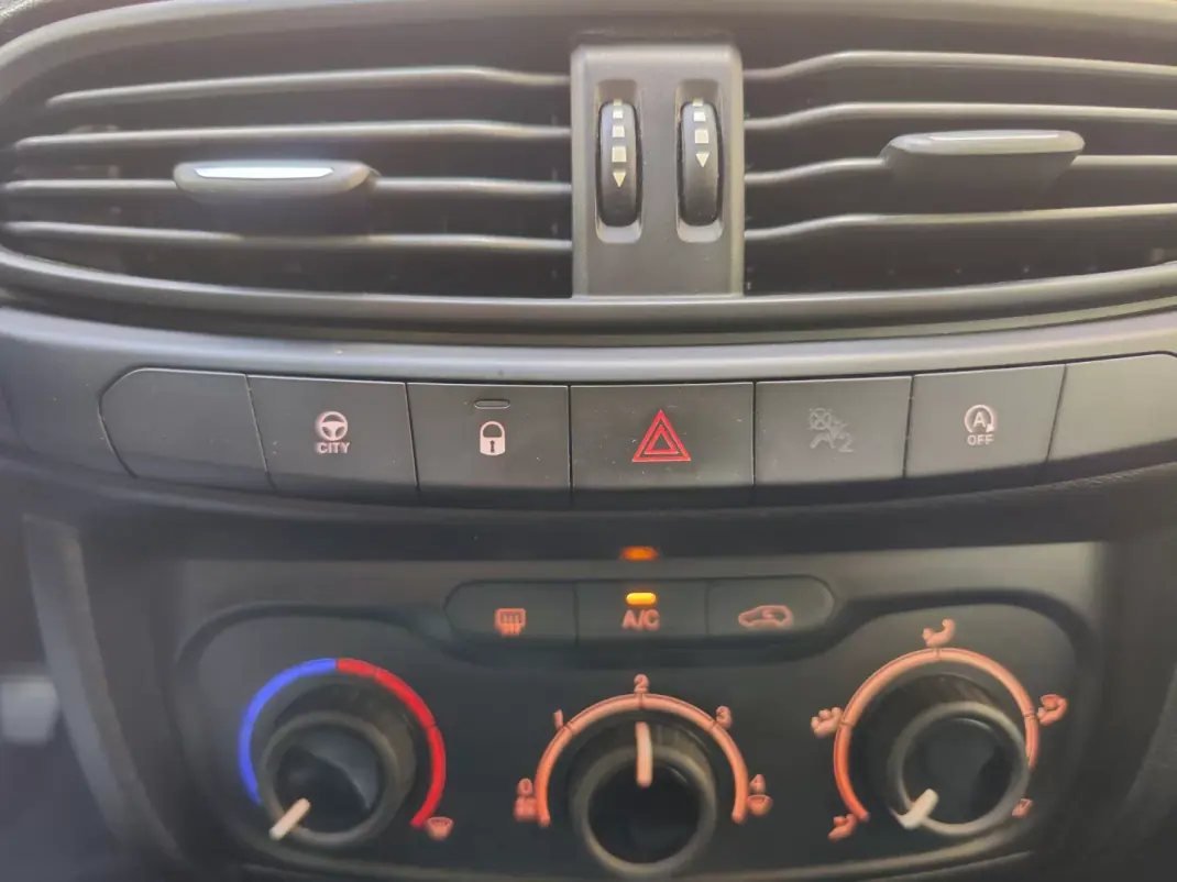 Fiat Tipo Station Wagon 2019 - 10780 EUR, 103800 km - AUTO.MOTO.pt - 103800km - foto 36 de 38